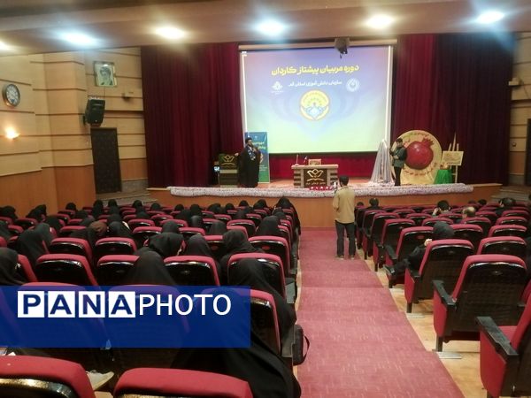 آیین افتتاحیه دوره تربیت مربی کاردان سازمان دانش‌آموزی استان قم