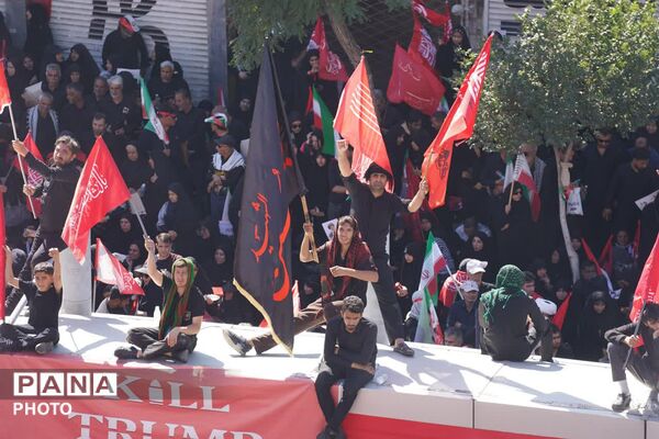 حماسه وفاداری بیعت در پایتخت معنوی ایران؛ بدرقه میلیونی آقای شهید ایران در مشهد مقدس 