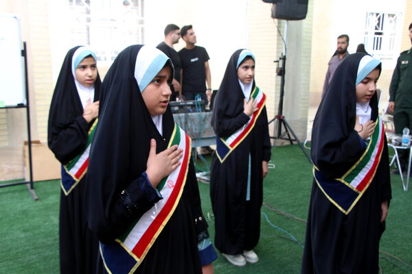 برگزاری یادواره شهدای منا و جنگ ۱۲ روزه در مدرسه شاهد نیک اندیشان