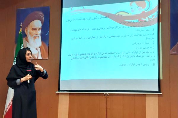 کارگاه توانمندسازی مراقبین و رابطین سلامت مدارس ناحیه۶