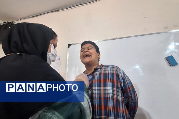 اجرای طرح وارنیش فلوراید در آموزشگاه معارف ۶ شیراز