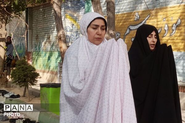 هم‌نوایی نسل فاطمی با مادران در نماز جماعت ایام فاطمیه؛ دبستان شهید اول ۲
