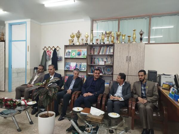 بازدید معاون فعالیت‌های تشکیلاتی سازمان دانش‌آموزی از مدارس تمام تشکیلاتی مدارس خدابنده