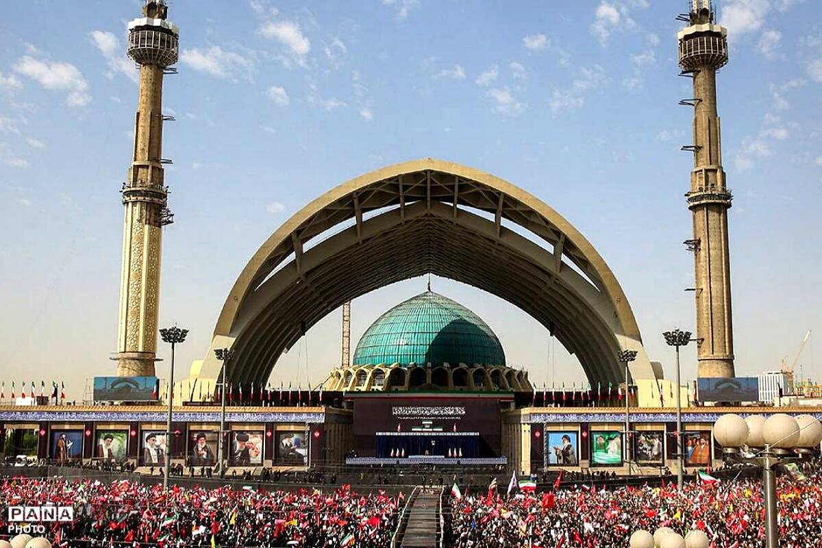  از صباشهر تا مصلای تهران؛ بدرقه‌ای عاشقانه برای رهبر شهید