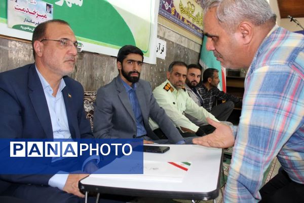 برپایی میز خدمت به‌مناسبت هفته دولت در میاندورود 