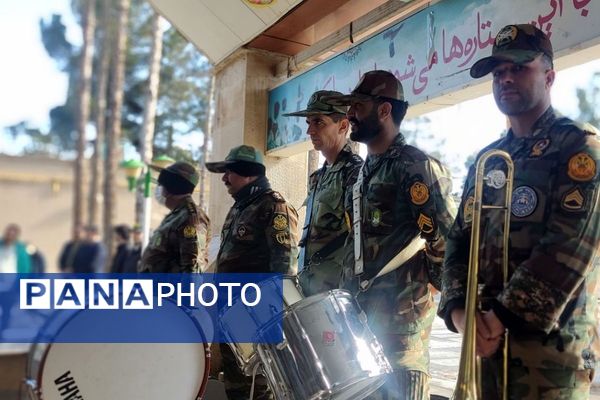 آیین گلباران مزار شهدا با حضور مسئولان شهرستان رباط‌کریم