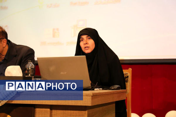 برگزاری دوره آشنایی با ابزارهای هوش مصنوعی ویژه معلمان قم