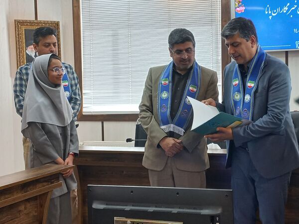 نشست صمیمی دانش‌آموز خبرنگاران پانا ناحیه 3 مشهد با مدیر سازمان دانش آموزی خراسان رضوی