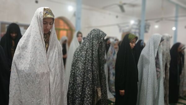 جوانه‌های بندگی در دیشموک؛ حضور پرشور دختران در اعتکاف