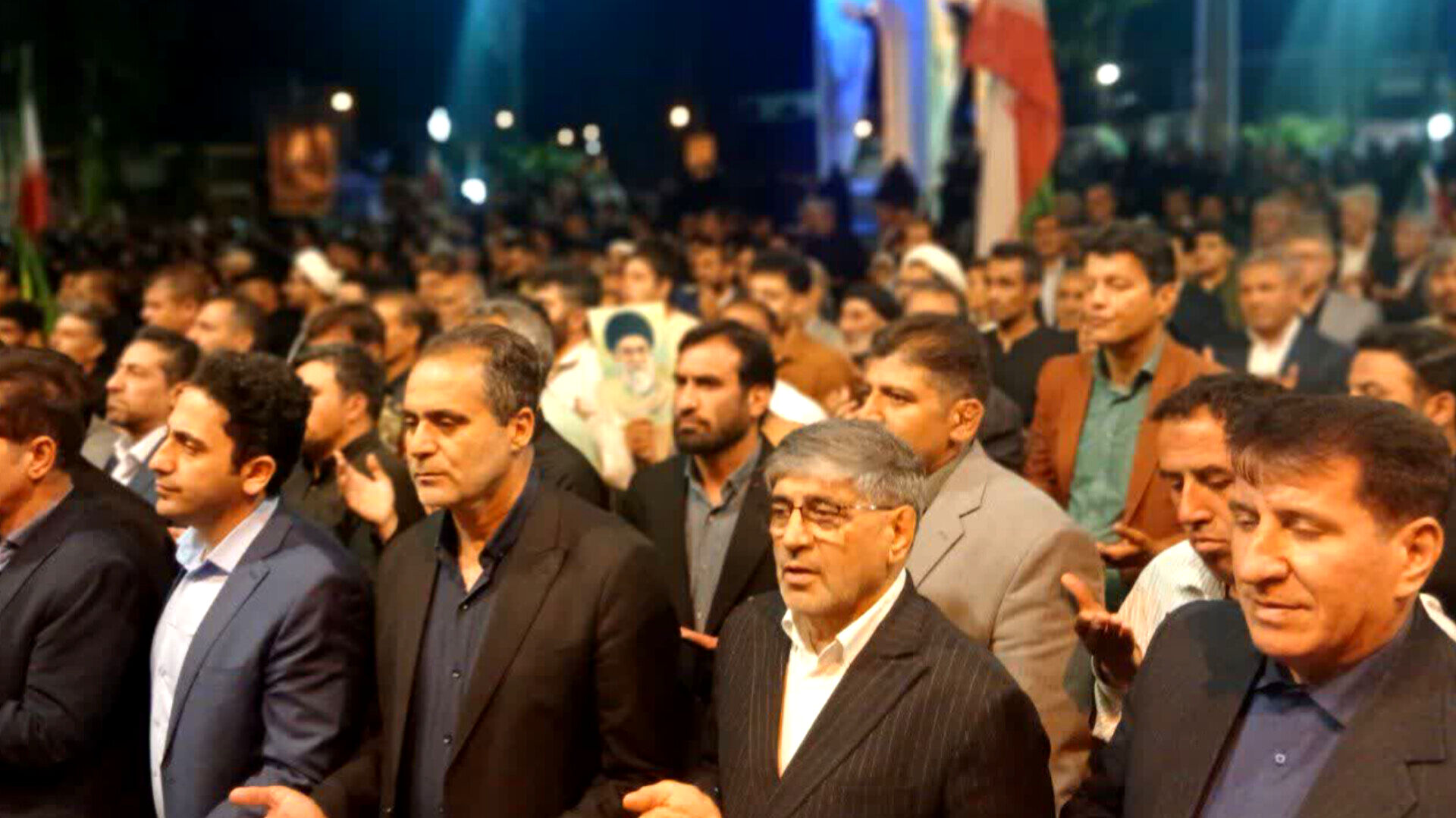 استمرارِ میدان‌داری کوهدشتی‌ها در شب ۸۲؛ فریاد اتحاد برای امنیت و اقتدار ملی