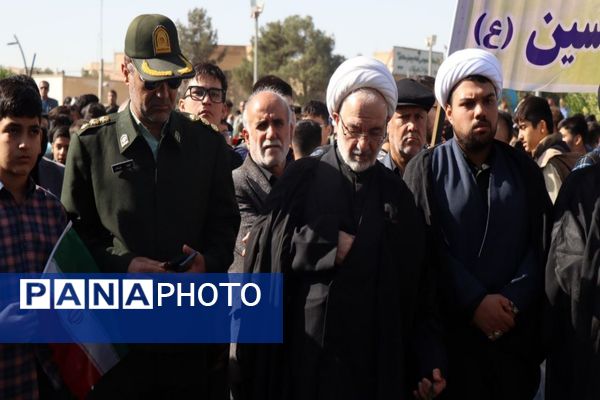 حضور پرشور دانش‌آموزان پاکدشتی در راهپیمایی روز ۱۳ آبان