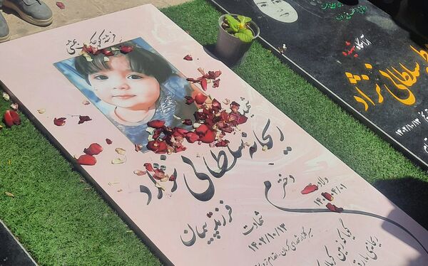 دختران اثرگذار شهرستان‌های تهران مزار سردار دلها و شهیده آیدا قاسمی را زیارت کردند