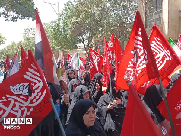 وداع باشکوه بهاریان با رهبر شهید در مسیر مصلی شهرستان