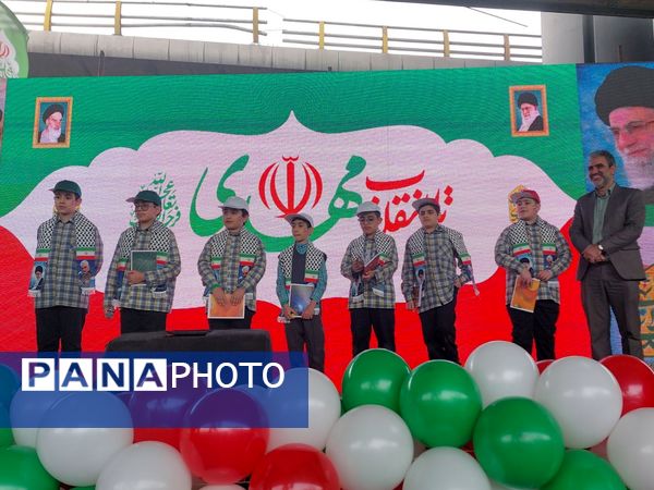 حضور حماسی منطقه ۵ در راهپیمایی ۲۲ بهمن