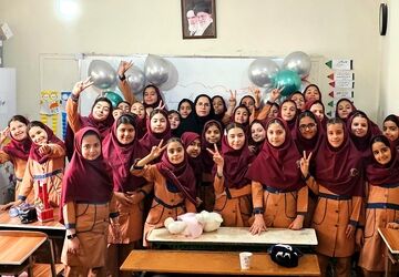 برگزاری مراسم سپاس معلم در مدرسه ابتدایی گلبرگ شهریار