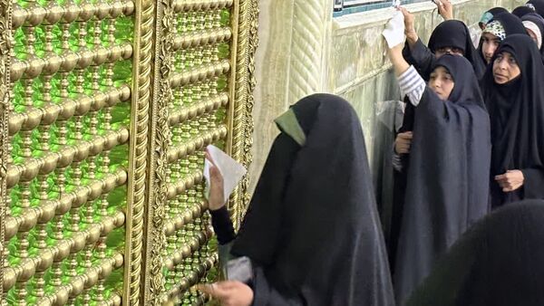 آیین غبارروبی حرم حضرت معصومه(س) با حضور بانوان طلبه