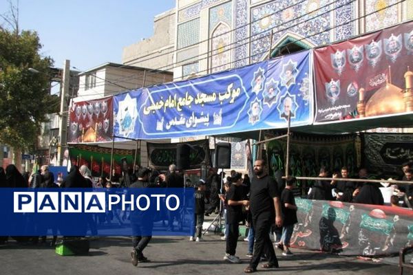 از غرفه‌های فرهنگی تا خدمت‌رسانی مردمی؛ پیشوا در سوگ رضوی