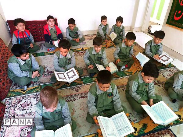 آموزش احکام دینی به دانش آموزان در دبستان معراج منطقه ۱۰