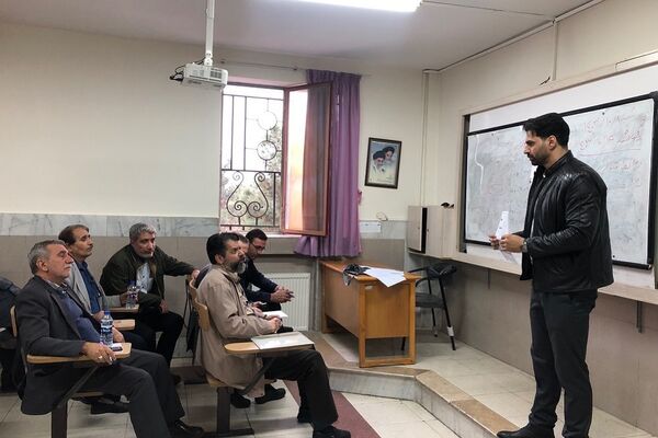 جلسه توجیهی مدیران در دبیرستان آرمیتا مصلی نژاد ناحیه 2 شهرری 
