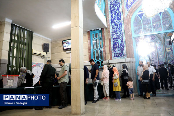 مرحله دوم انتخابات چهاردهمین دوره ریاست‌ جمهوری در حسینیه ارشاد