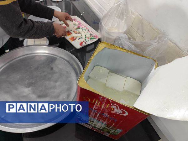 برپایی سفره افطار در دبیرستان امام علی(ع)ناحیه پنج 