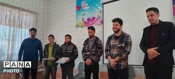 فرهنگ و هنر در مدارس شهید صادقی و شهید رجایی طنین انداز شد