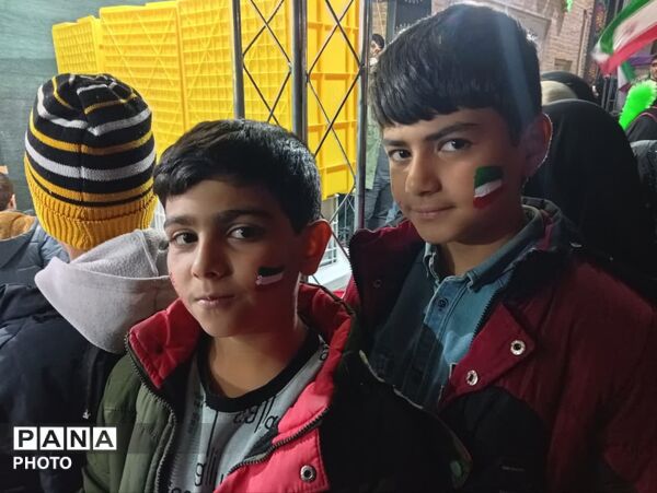 گردهمایی دبستانی های یزدی در گرامی‌داشت یاد دانش آموز شهید تیارا صادقی