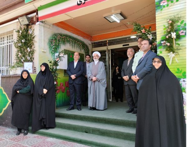 به صدا درآوردن زنگ سپاس‌ معلم در مدرسه شاهد شهید ناصری