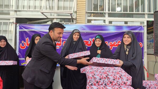 اولین مجمع عمومی انجمن اولیا مربیان دبستان شاهد حاج تقی آقا بزرگ ناحیه یک مشهد 