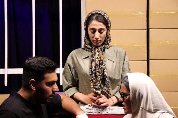 نمایش «در باران آمد» تا سوم مهرماه روی صحنه می‌رود