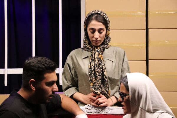 نمایش «در باران آمد» تا سوم مهرماه روی صحنه می‌رود