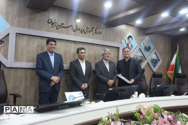 تلاشگران عرصه سوادآموزی زنجان در قاب تجلیل