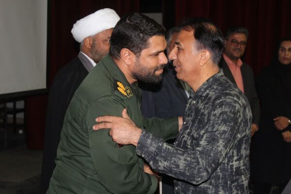 مراسم تجلیل از نویسندگان و هنرمندان شهرستان فراشبند‌