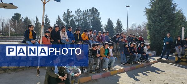 بازدید دانش‌آموزان دبیرستان فرزانگان از کتابخانه اندیشه شیروان