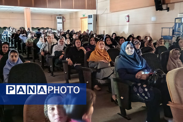 مراسم تجلیل از مقام‌آوران المپیاد رویش ناحیه 4 شیراز