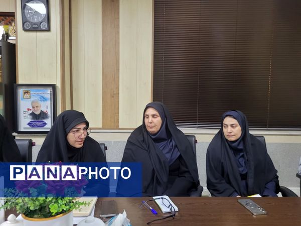 جلسه ستاد شاهد با حضور مسئولان بنیاد شهید در ناحیه یک بندرعباس