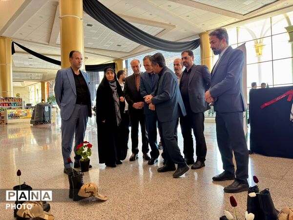 بازدید وزیر راه و شهرسازی از روند خدمات‌رسانی به زائران امام رضا(ع) در فرودگاه مشهد