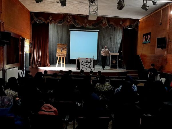 کارگاه آموزش نویسندگی ویژه دانش‌آموزان در شهرستان ورامین