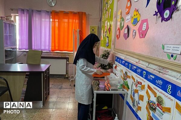مهر ماه با طعم سلامت و آماده کردن  اتاق بهداشت مدرسه ستایش و صابران یک 