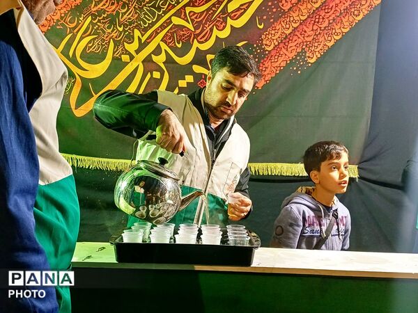 آیین معنوی و کودکانه در موکب نورانی امام رضا (ع) با نوای سوره‌های آسمانی