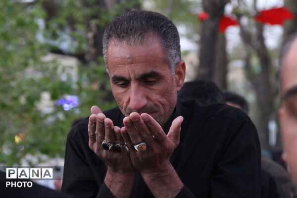 لحظه تحویل سال در پارک دفاع مقدس یزد