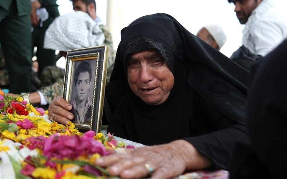 تجلیل از مادران و خواهران شهدا 