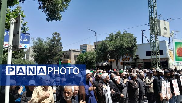 مراسم زنجیر زنی و سینه زنی به مناسبت سالگرد رحلت امام در نیشابور 