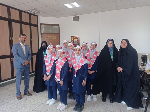 دیدار دانش‌آموزان مدرسه مهندس رحمانی فرد با مسولین اداره ناحیه یک مشهد مقدس 