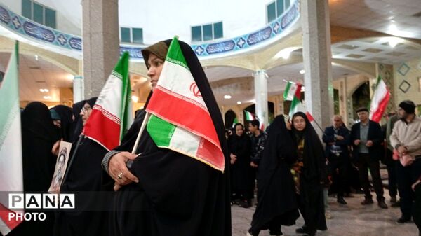  حضور مردم بروجن در یادبود روز دختران میناب