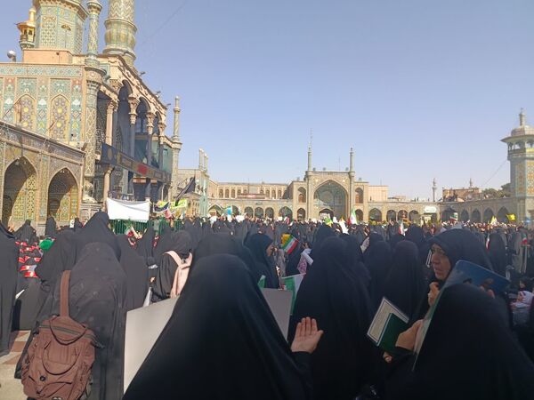 جلوه هایی از حضور مردم قم در راهپیمایی یوم الله 13 آبان