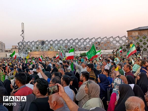 تهران غرق در نور و شادی در «مهمانی ۱۰ کیلومتری»؛ تجلی بیعت پایتخت‌نشینان با ولایت