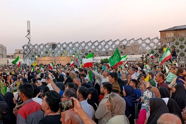 تهران غرق در نور و شادی در «مهمانی ۱۰ کیلومتری»؛ تجلی بیعت پایتخت‌نشینان با ولایت