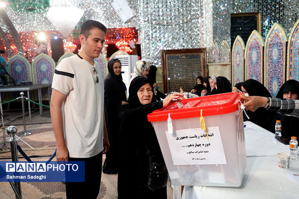 مرحله دوم انتخابات چهاردهمین دوره ریاست‌ جمهوری در آستان امامزاده صالح(ع)
