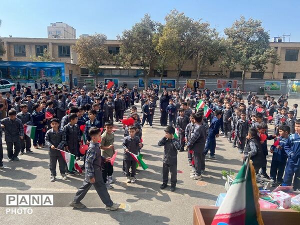 جشن عاطفه‌ها در دبستان پسرانه حکمت؛ جلوه‌ای از مهر، همدلی و ایثار